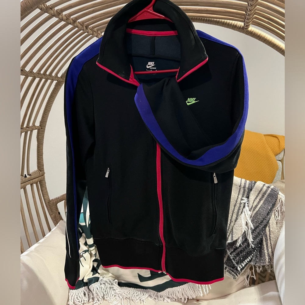 Nike jacket size M GUC